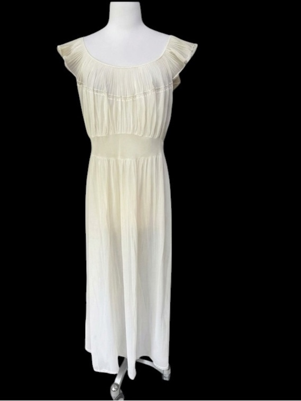 1940s/50s Ivory Semi-Sheer Nylon Tricot Chiffon Delicate Flutter Cap‎ & Hem Lace